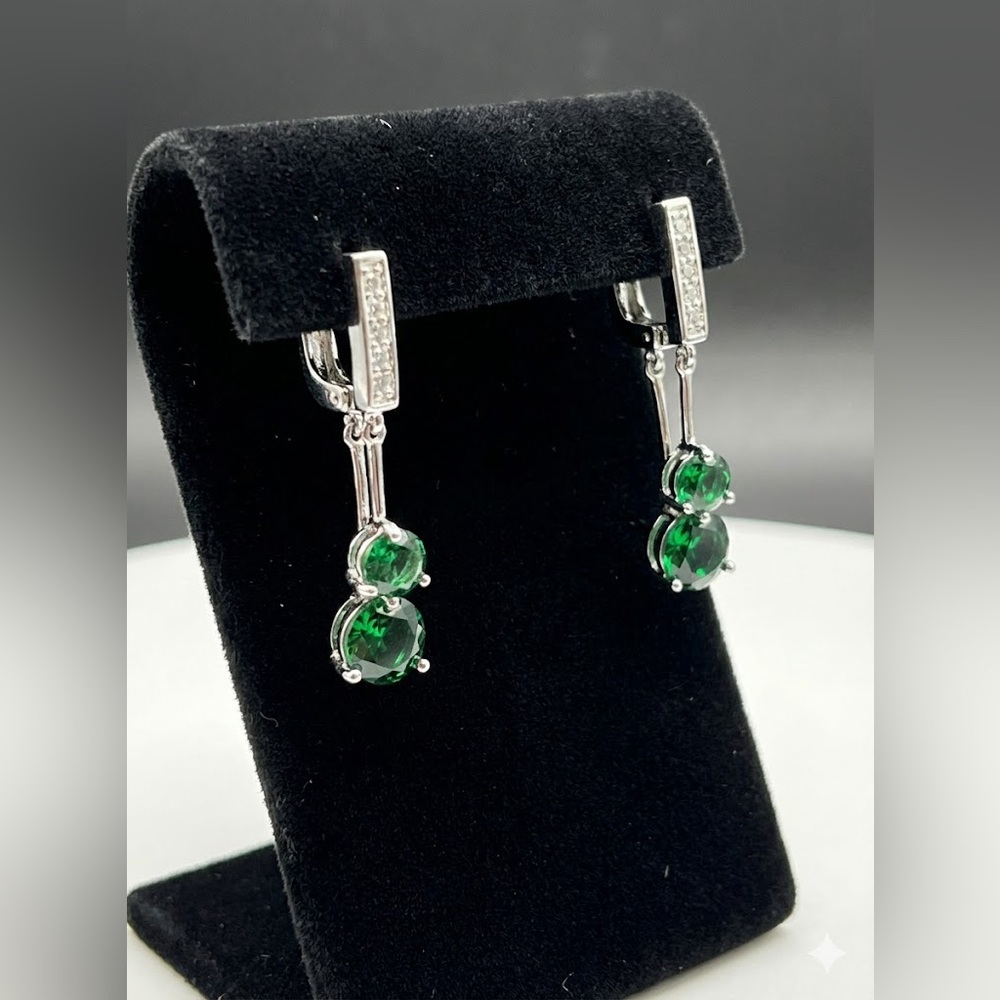 New Emerald Green Drop Earrings | Silver Tone Crystal Dangle- Boutique Item